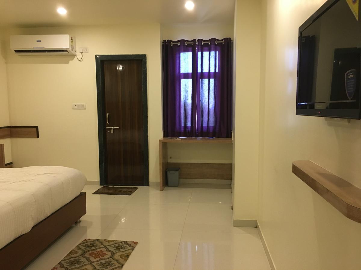 Kailash Presidency Hotel Bhopal Exterior foto